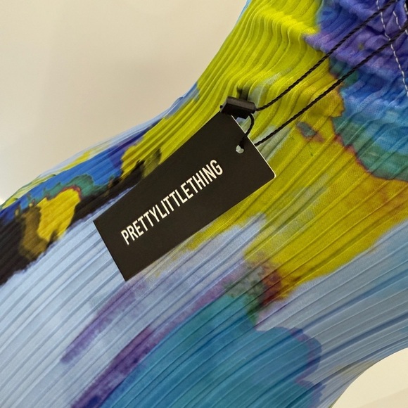 Prettylittle Thing Blue Abstract Print Plisse Low Back Strappy Maxi Dress SzUS10 - Picture 5 of 6